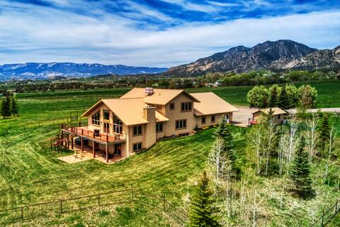 Peaceful Country Living & Stunning Mountain Views