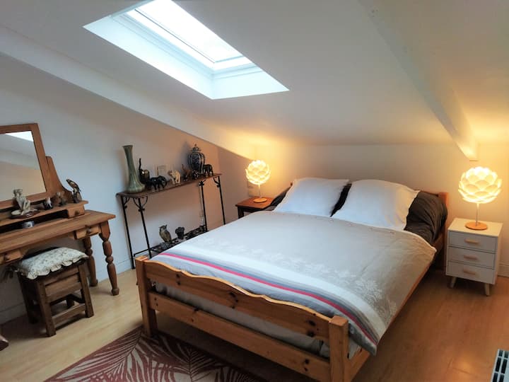 Спалня 1, оборудвана с телевизор.