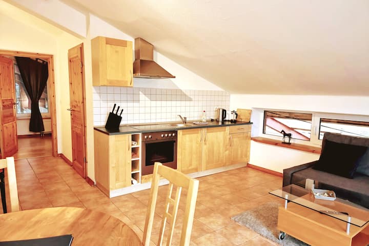 Mit Blick In Die Reithalle Und Mit Balkon - Großefehn