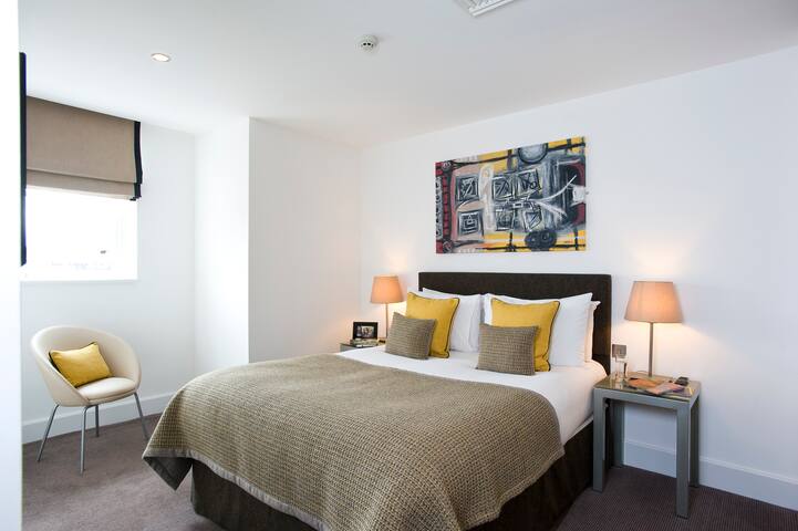 Luxury Two Bed Serviced Apartment – 24/7 Reception gallery image 3