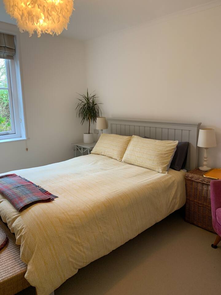 Great location in Tisbury very comfortable room Houses for Rent in