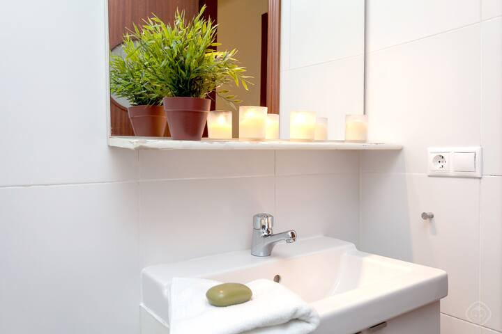 Centrally located 2 bedroom apartment in Gracia.