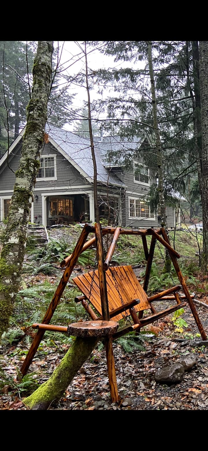 Blackbird Cottage on Carson Creek Room 2 Houses for Rent in Carson, Washington, United States