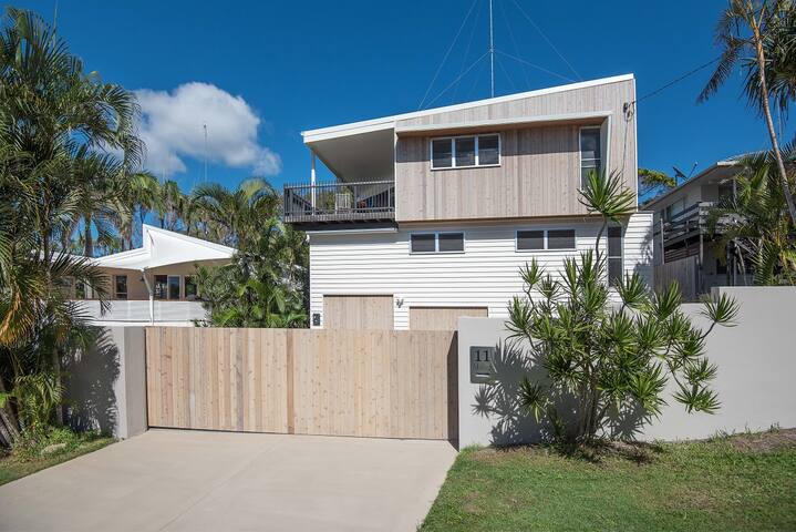 Ocean Breeze – Sunshine Beach Family Home gallery image 3