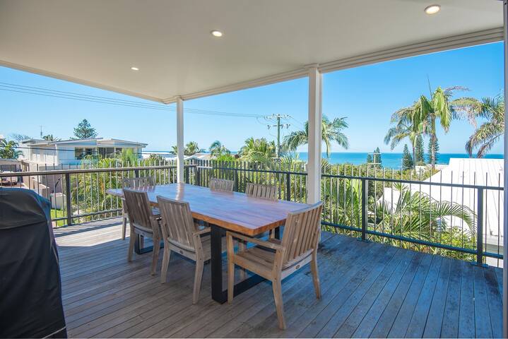 Ocean Breeze – Sunshine Beach Family Home gallery image 2