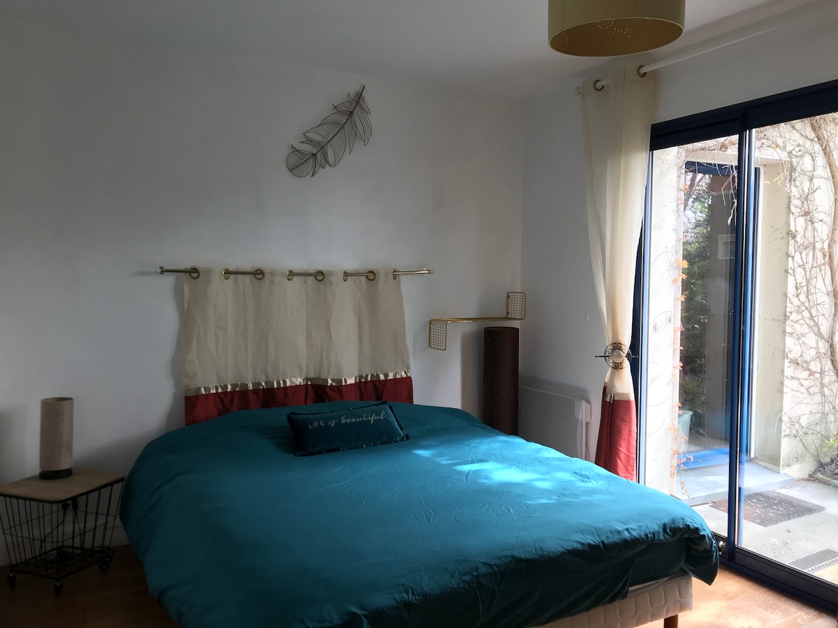 ห้องนอน 2, หันหน้าไปทางทิศตะวันออก