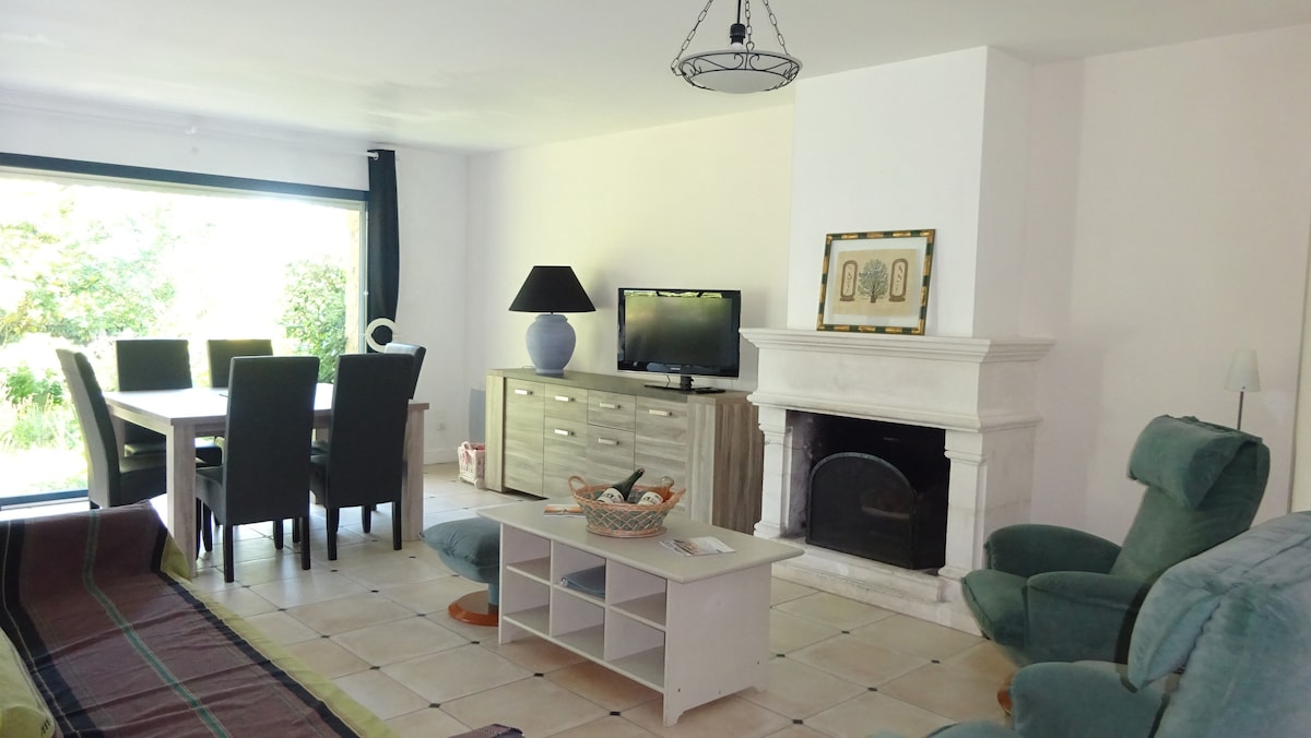 ห้องนั่งเล่น - ห้องรับประทานอาหาร