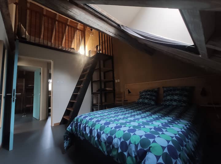 Habitación 4 arriba
1 cama 140 x 200
+ 1 cama de 90 x 200 en el mezzanine