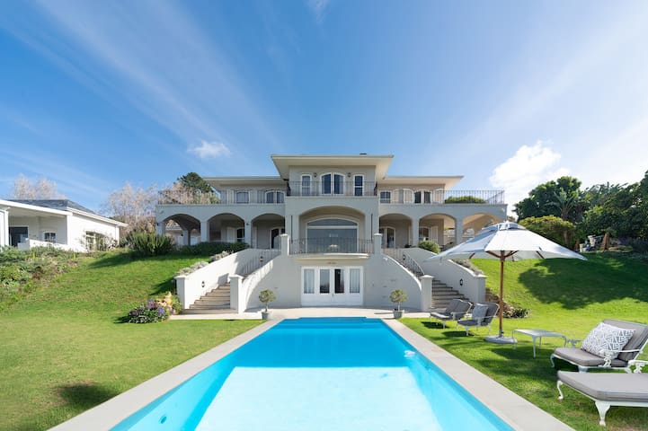 Luxury Villa in the Constantia winelands