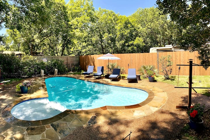 The pool house – Minutes from W7th/TCU/Stockyards