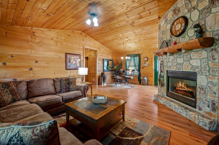 Easy Livin' - 2 Bedroom/2 Bath log cabin with WiFi, Hot Tub, Fire Pit, and Grill. 

Nice and private and only 8 Miles to the Parkway in Pigeon Forge. 

Seasonal Views of the Foothill.