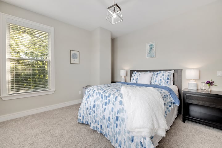 الطابق الثاني - غرفة نوم الضيف 2 - الملكة