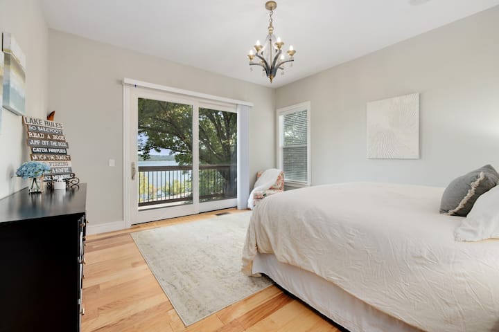 المستوى الرئيسي - غرفة النوم الرئيسية - سرير كينج