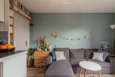 Successful Airbnb property: Cozy apartment near downtown in Dervallières Zola