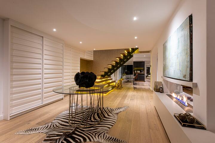 Clifton YOLO Spaces – Clifton Private Beach Villa gallery image 5