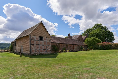 The Long Barn - Lovely views and quiet location.