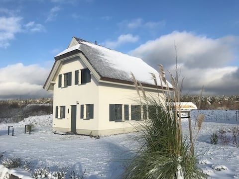 Villa Strandgut im Reetland by the sea (E28)