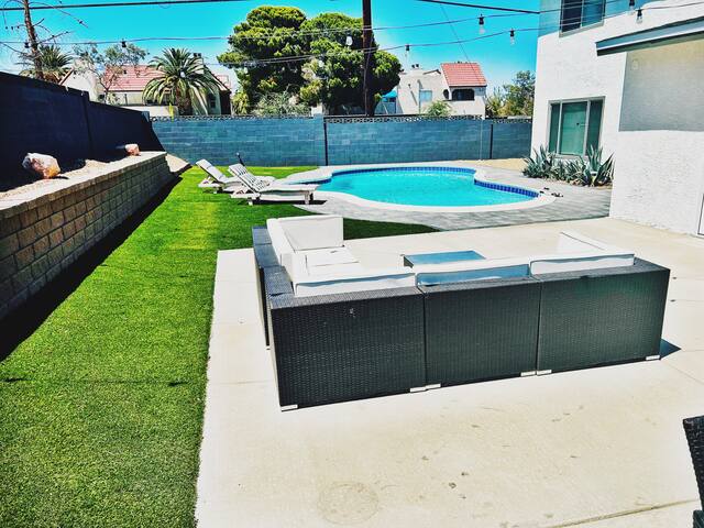 CLOSE to the STRIP! ~ The LV Dream House ~ gallery image 4