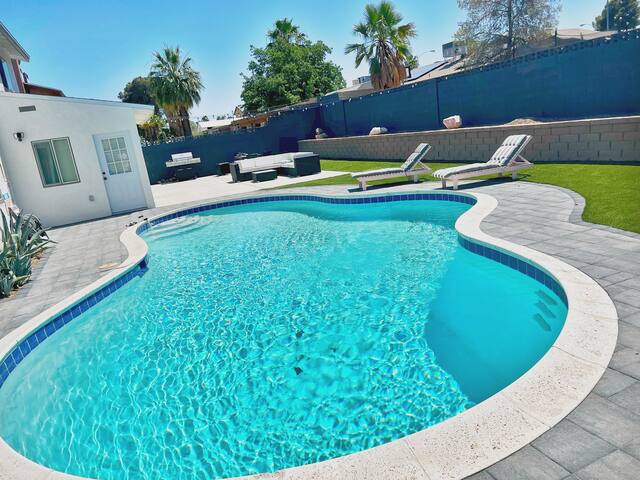 CLOSE to the STRIP! ~ The LV Dream House ~ gallery image 5