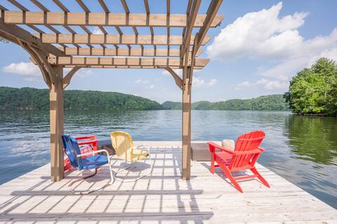 5 beautiful, private acres on the lake