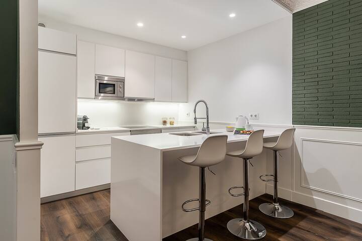 Deluxe Apartment by Tallers EnjoyBCN Apartments gallery image 5