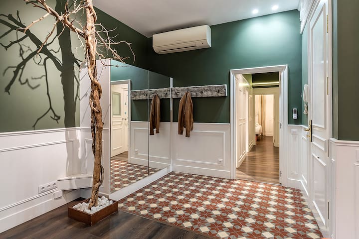 Deluxe Apartment by Tallers EnjoyBCN Apartments gallery image 3