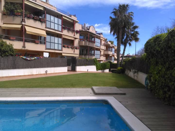 Takvåning Med Terrasser, Gemenskapspool Och Parkering - Sitges