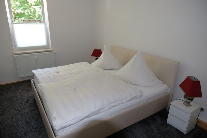 Spavaća soba 1, s vrlo udobnim bračnim krevetom (160x200)