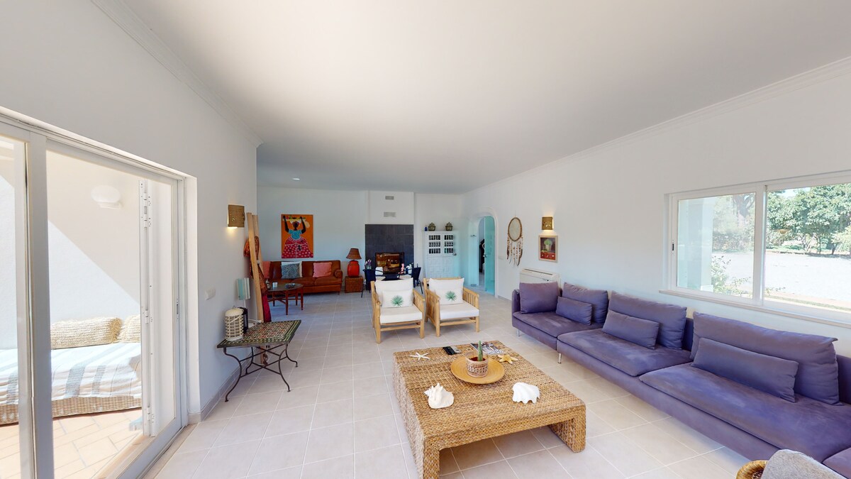 Sunset villa, heatable pool,sleeps 9,walk  marina 2