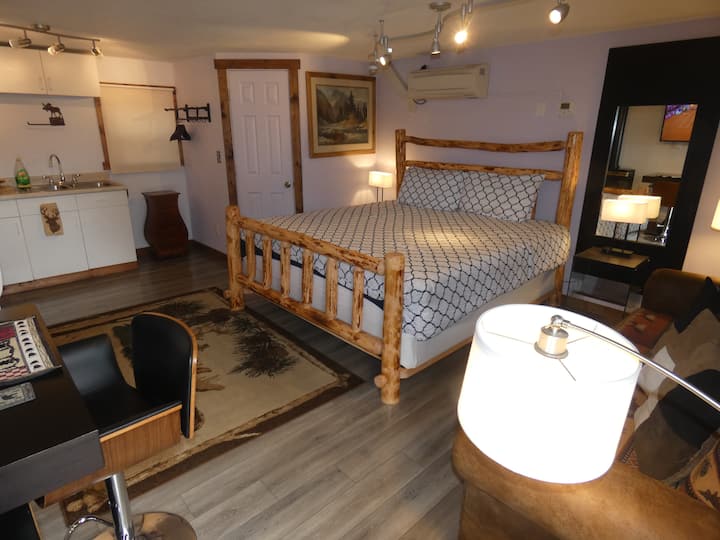 Yellowstone Studio 3 NO CLEANING FEE, free WiFi! Apartments for