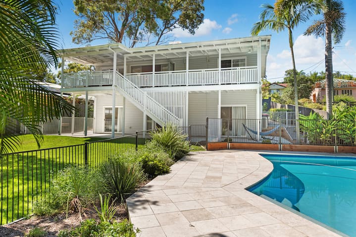 A Family Affair ~ 4 Bed/2.5 Bath/ 3 Car / Pool!