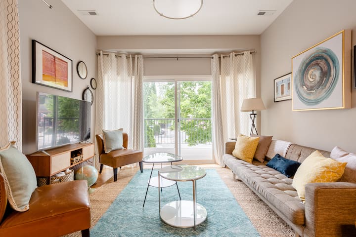 Chic Wicker Park Flat • Near Blue Line