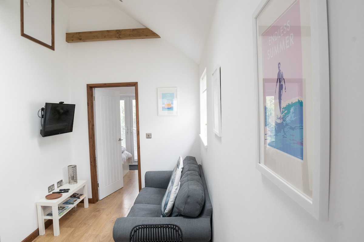 Popular Airbnb listing: Private Annexe & Garden - Direct Sea View Location in Lewes