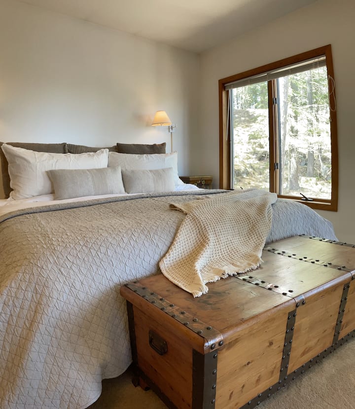 Main bedroom with king size bed