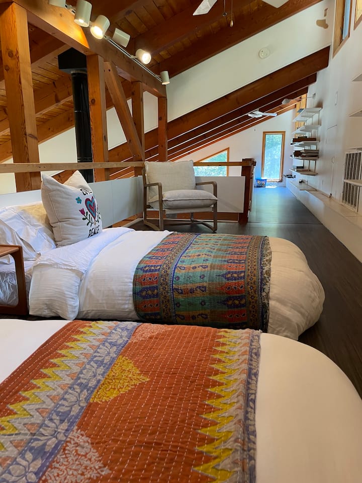 Loft with two twin beds