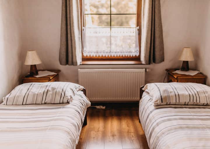 ห้องนอนอยู่ด้านล่าง  