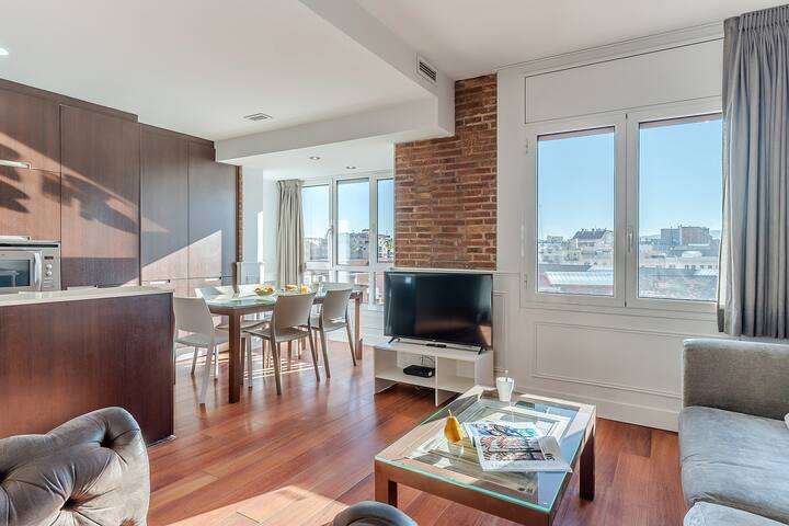 Deluxe Apartment by Fira EnjoyBCN Apartments gallery image 2