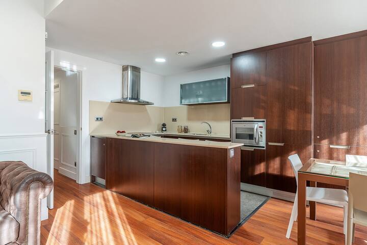 Deluxe Apartment by Fira EnjoyBCN Apartments gallery image 5