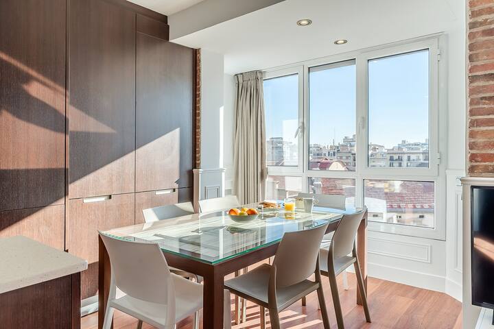 Deluxe Apartment by Fira EnjoyBCN Apartments gallery image 4