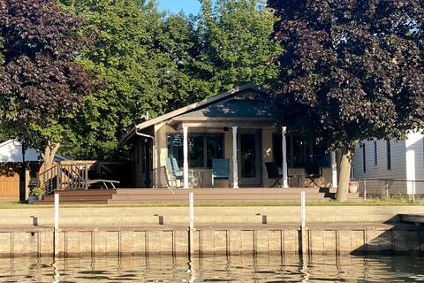 PRIME LOCATION-Corky’s Cabin PRIVATE BOAT DOCK!