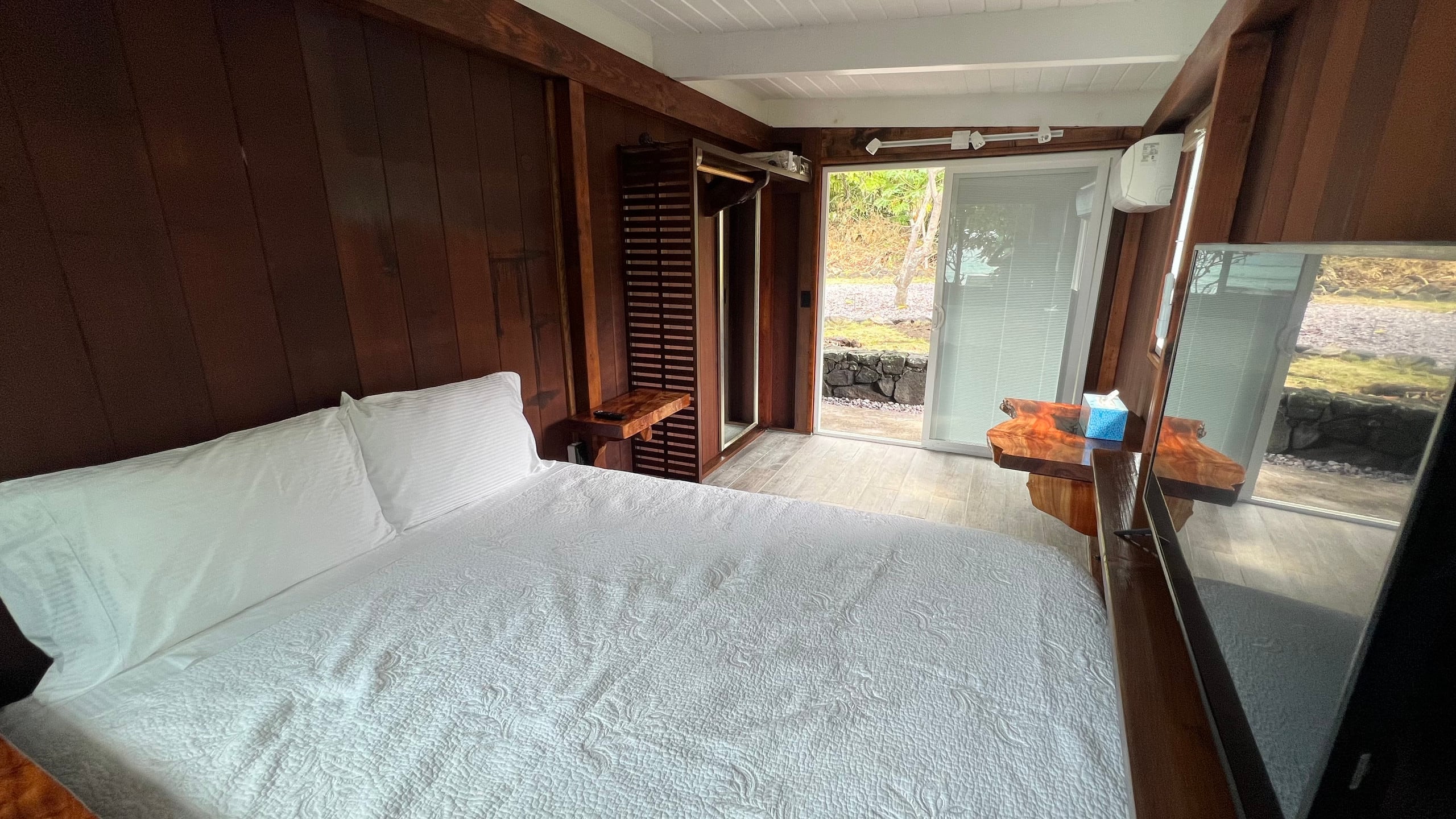 Home in Kailua · ★4.88 · 2 bedrooms · 2 beds · 2.5 baths - Image 5