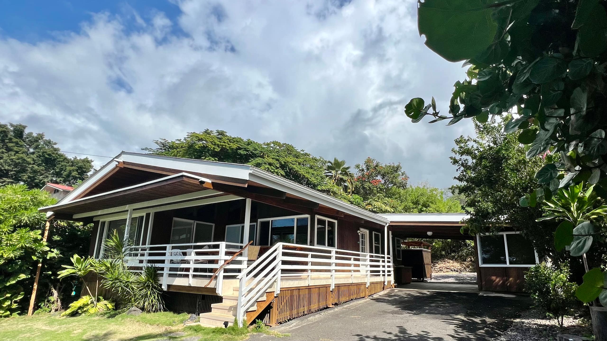 Home in Kailua · ★4.88 · 2 bedrooms · 2 beds · 2.5 baths - Image 2