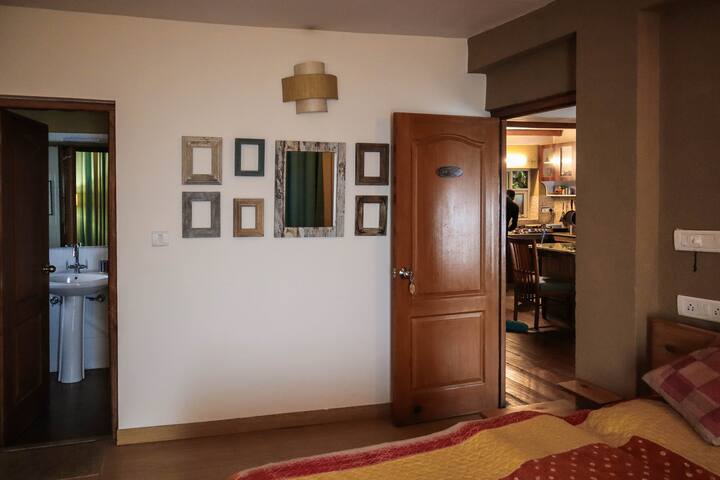 Dormitorio Jim Corbett en la planta baja superior