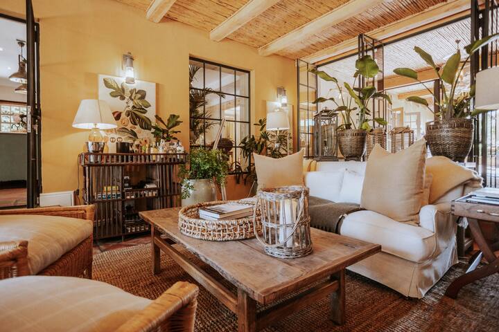 Luxury Cape Dutch house with pool & hot tub gallery image 4