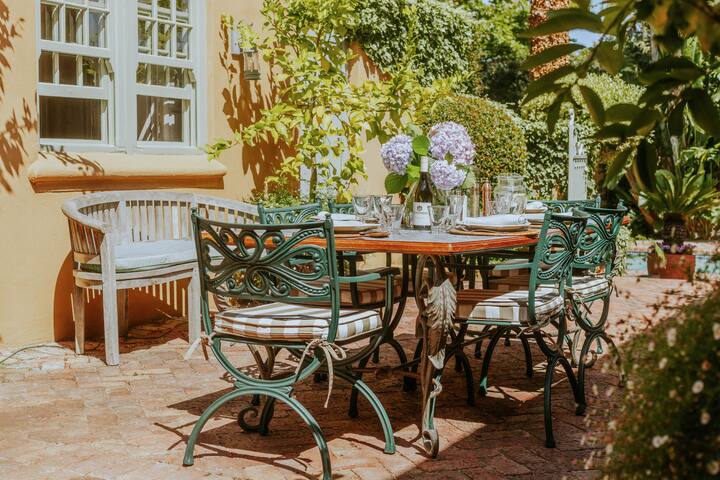 Luxury Cape Dutch house with pool & hot tub gallery image 5