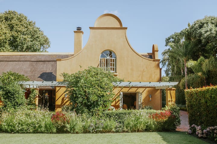 Luxury Cape Dutch house with pool & hot tub