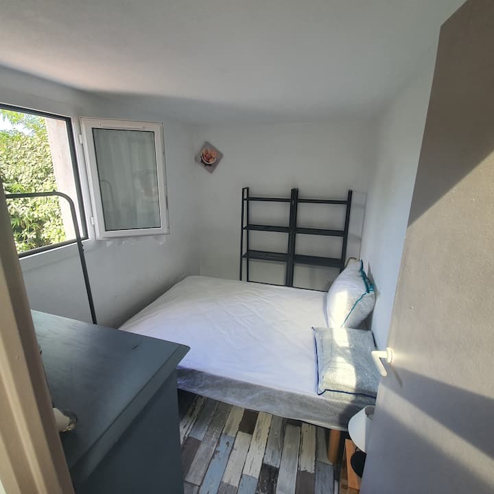 البياضات غير متوفرة، متاحة للإيجار 