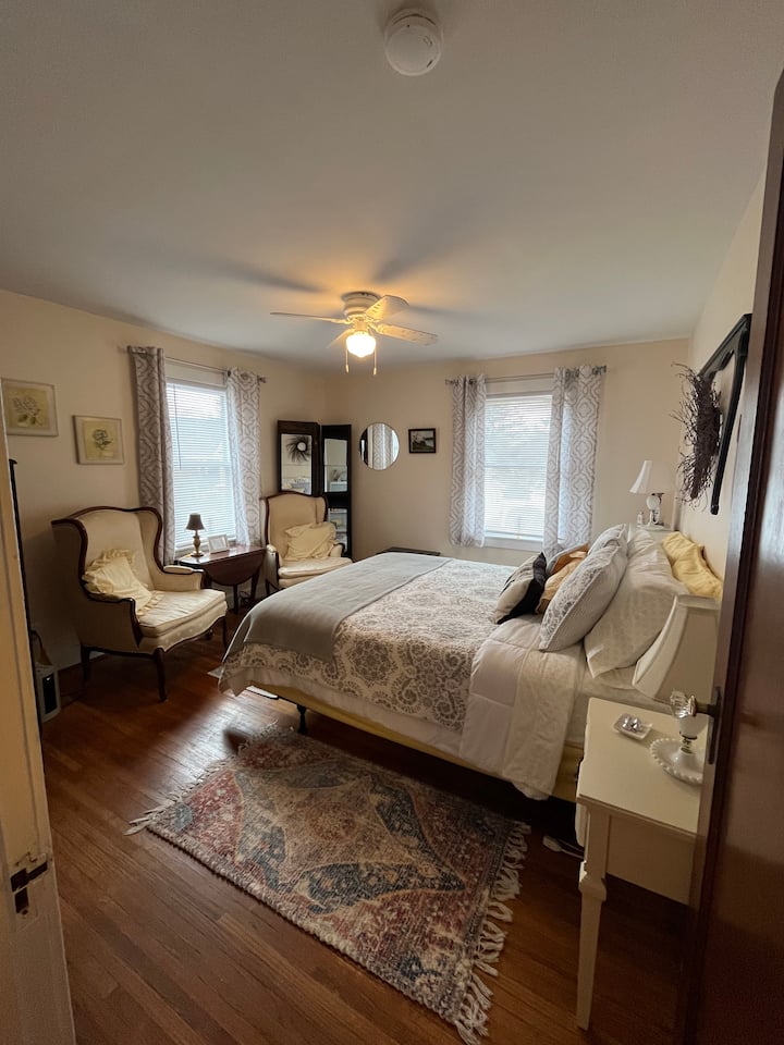 Second Floor Bedroom #2 - Queen size bed