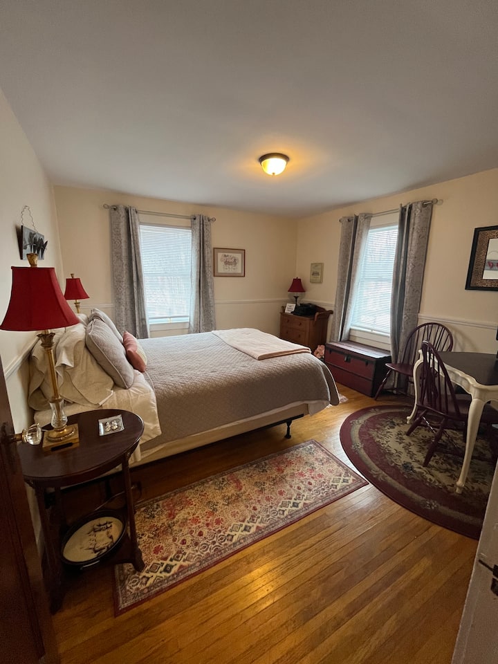 Second Floor Bedroom #3 - Queen size bed