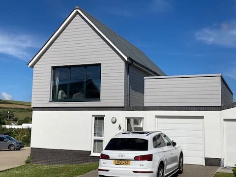 Popular Airbnb listing: Bay View Close, Croyde in Georgeham